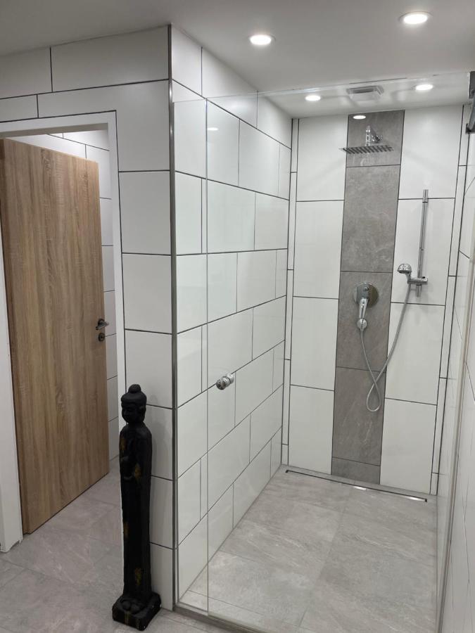 Aussergewoehnliche Kellerloft Apartment Innsbruck